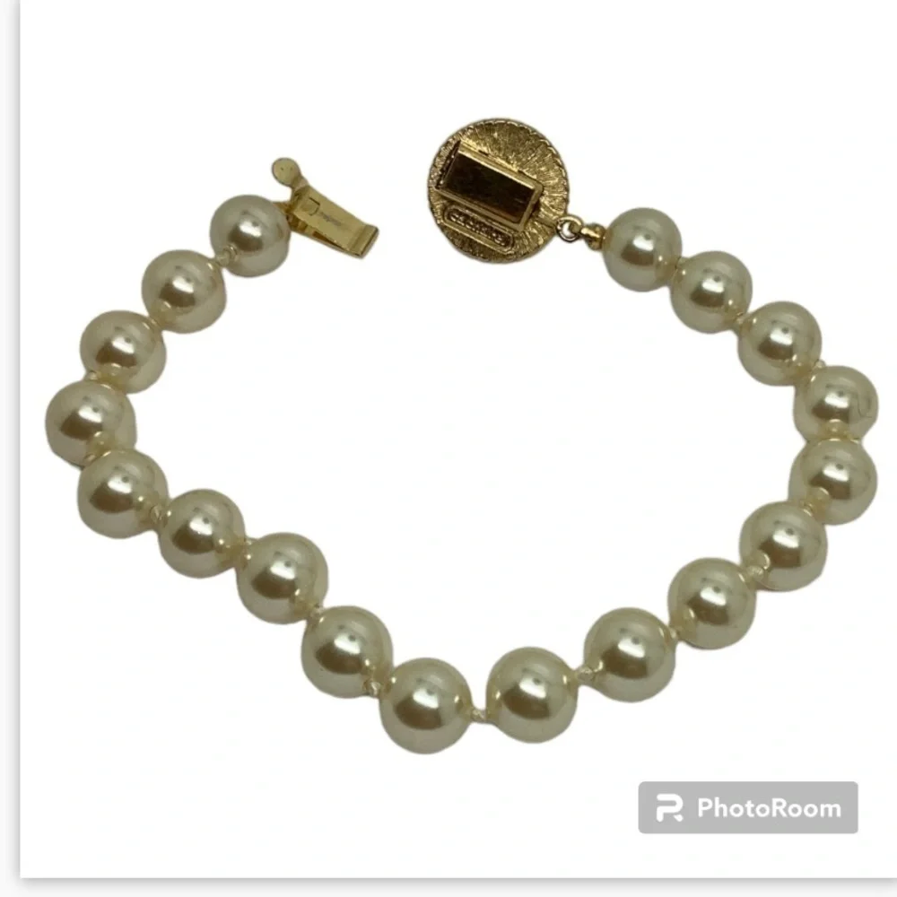 Cacharel Gold tone faux pearl 7” bracelet